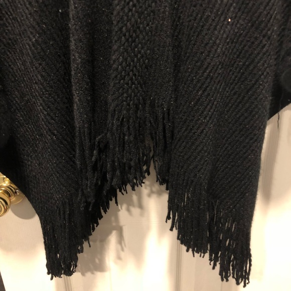 Black shawl - Picture 3 of 3